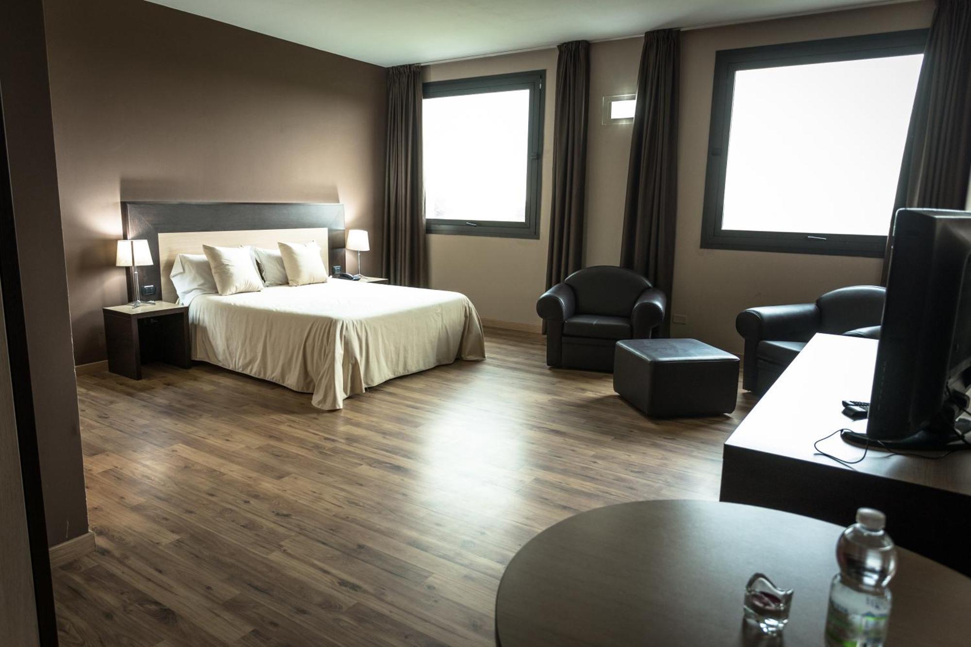 Hotel Don Camillo เบรซเชลโล ภายนอก รูปภาพ