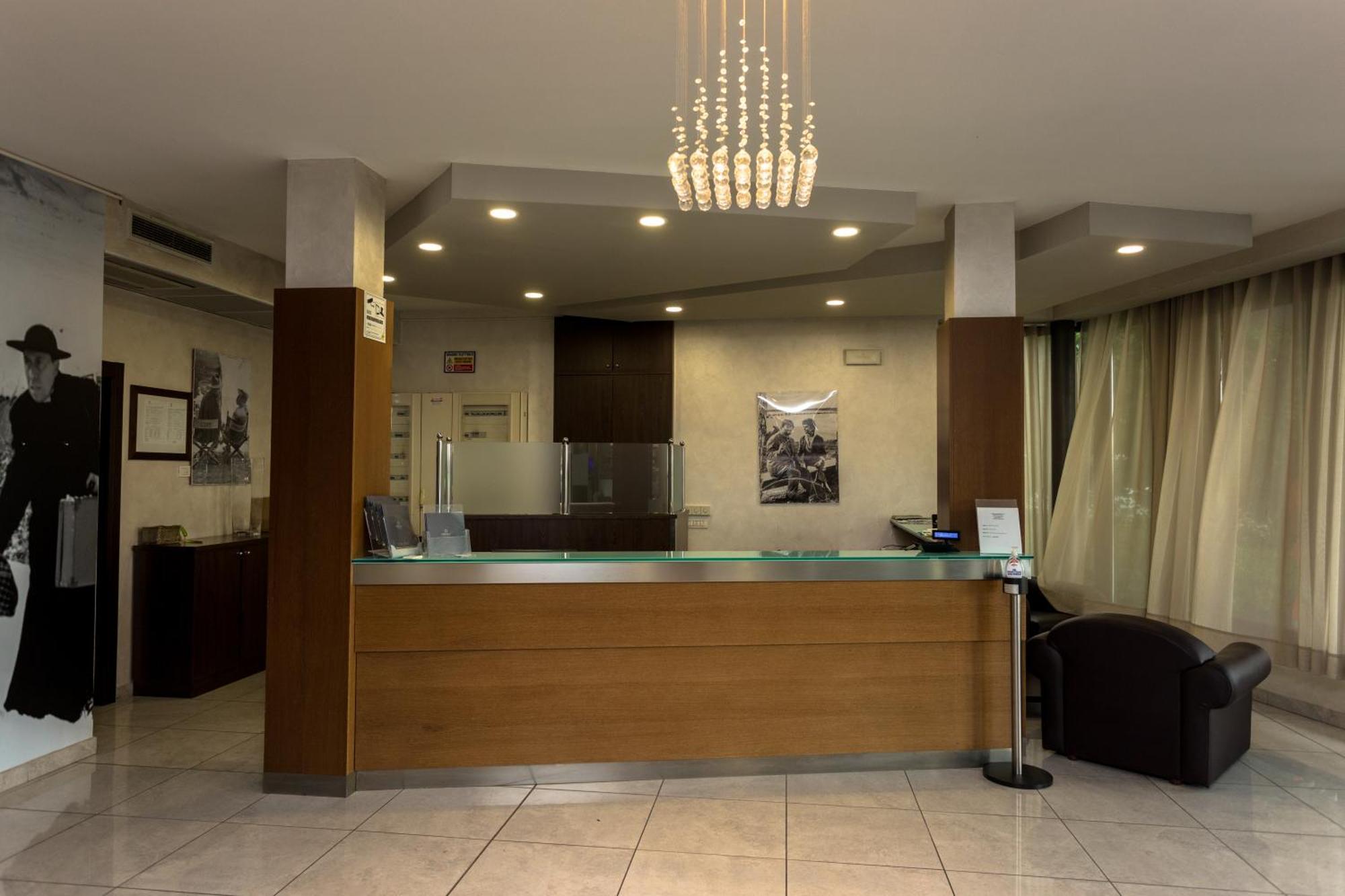 Hotel Don Camillo เบรซเชลโล ภายนอก รูปภาพ