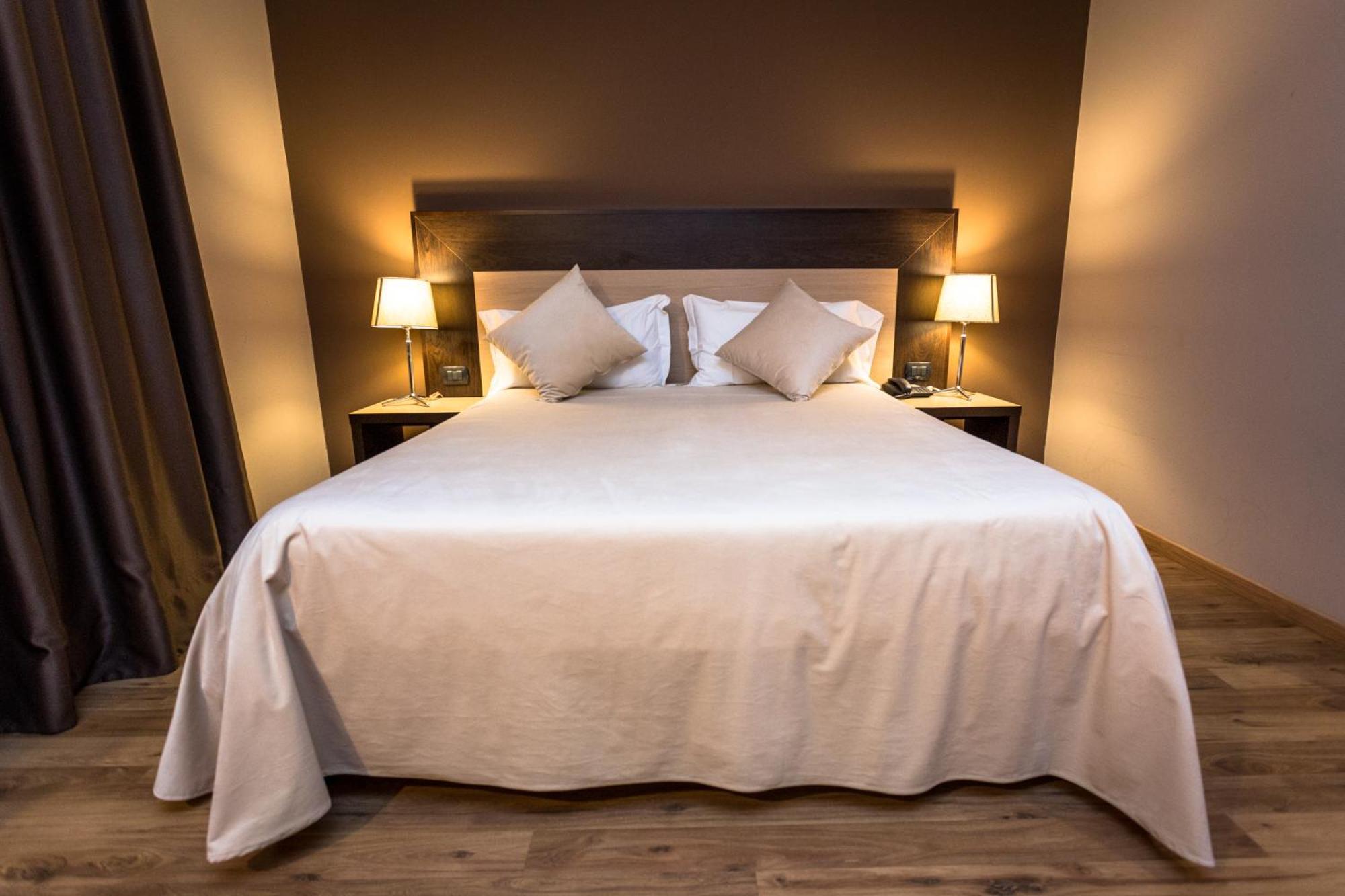 Hotel Don Camillo เบรซเชลโล ภายนอก รูปภาพ