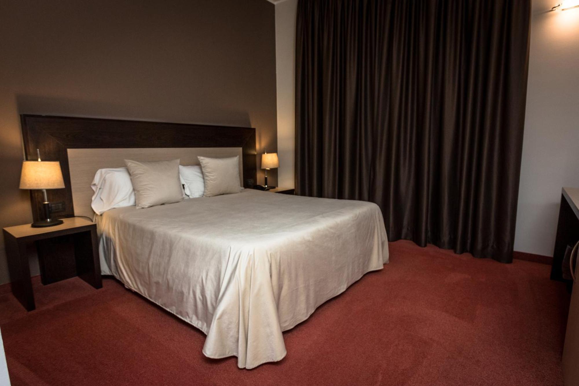 Hotel Don Camillo เบรซเชลโล ภายนอก รูปภาพ