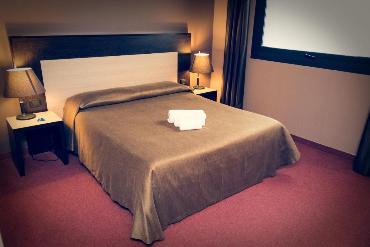 Hotel Don Camillo เบรซเชลโล ภายนอก รูปภาพ