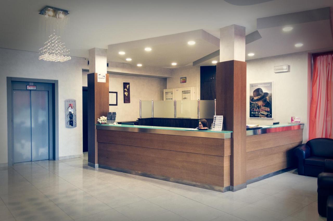 Hotel Don Camillo เบรซเชลโล ภายนอก รูปภาพ