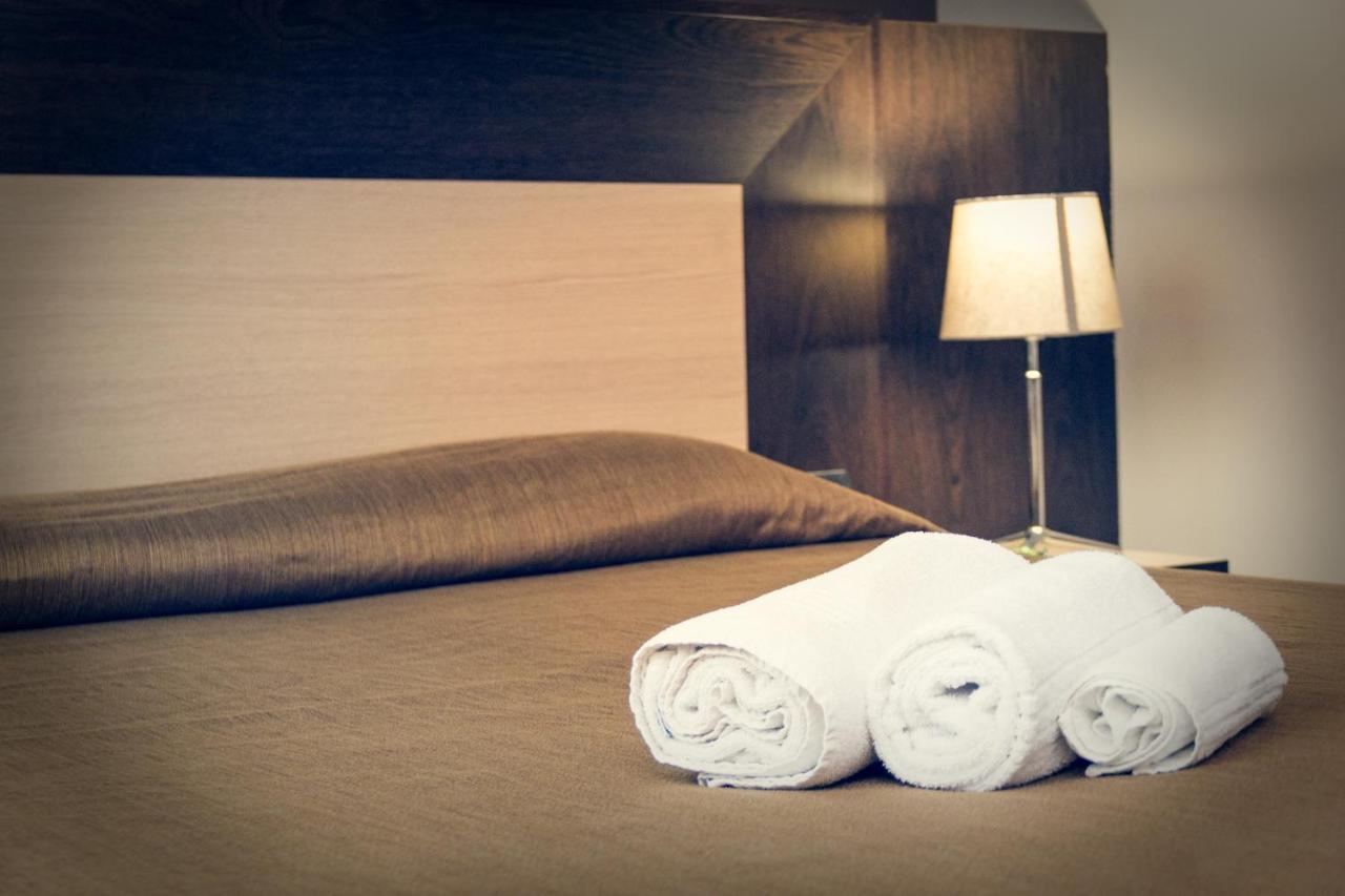 Hotel Don Camillo เบรซเชลโล ภายนอก รูปภาพ