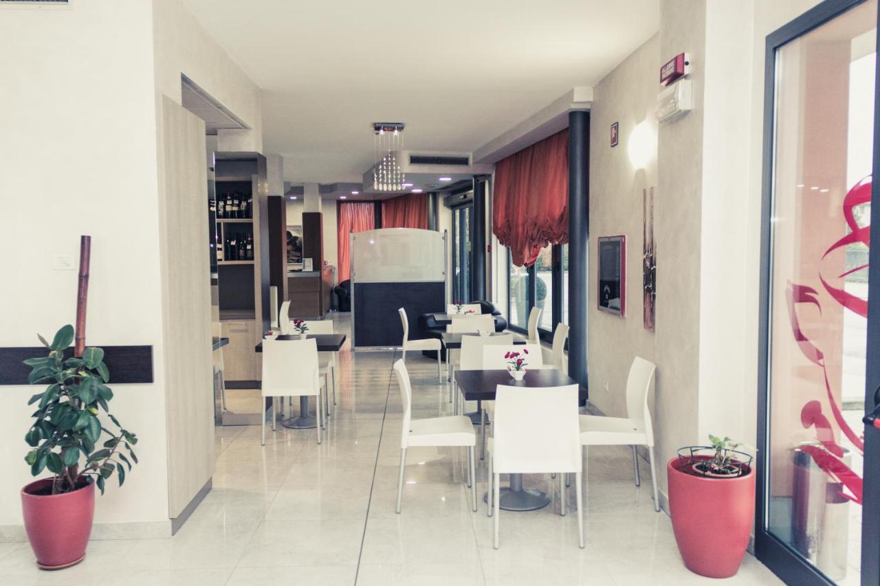 Hotel Don Camillo เบรซเชลโล ภายนอก รูปภาพ