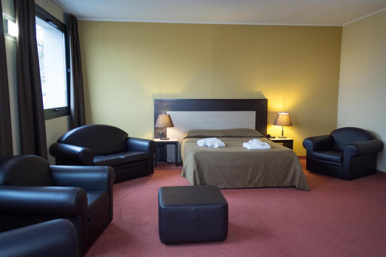 Hotel Don Camillo เบรซเชลโล ภายนอก รูปภาพ