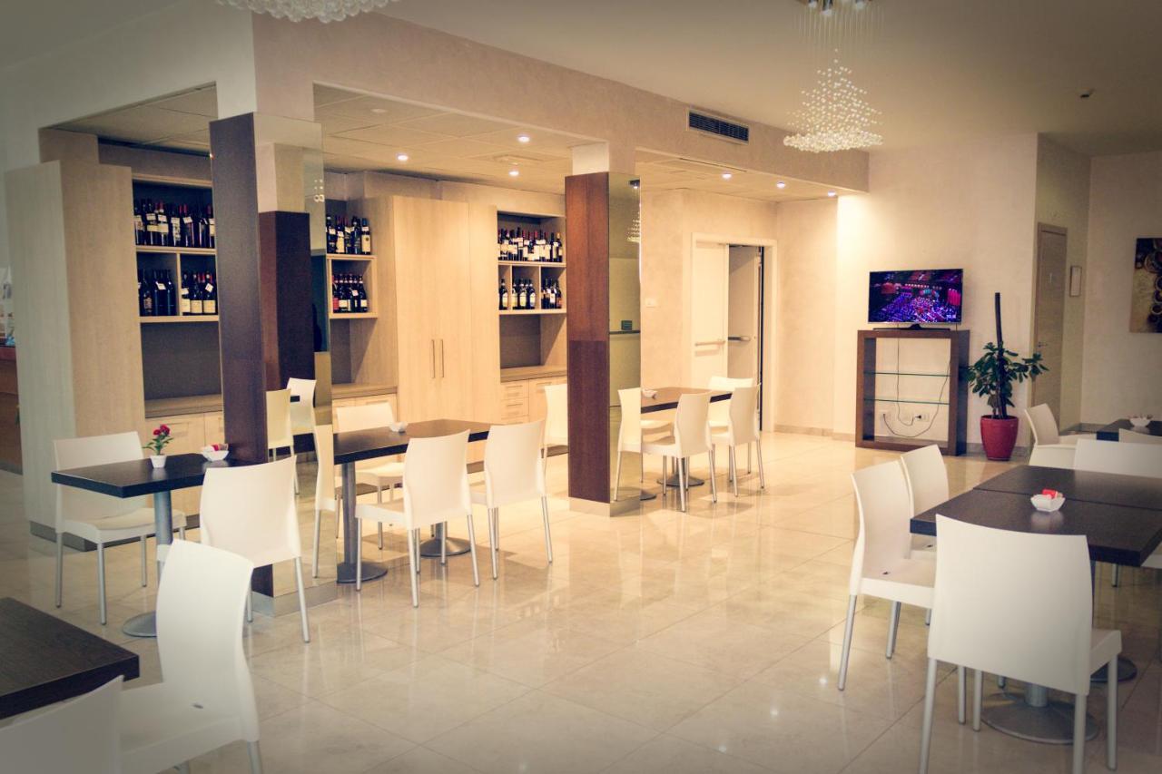Hotel Don Camillo เบรซเชลโล ภายนอก รูปภาพ