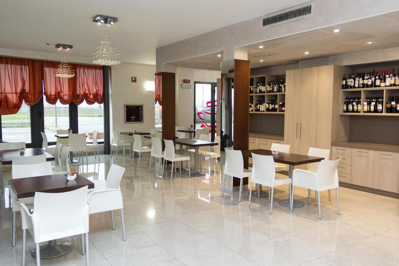 Hotel Don Camillo เบรซเชลโล ภายนอก รูปภาพ